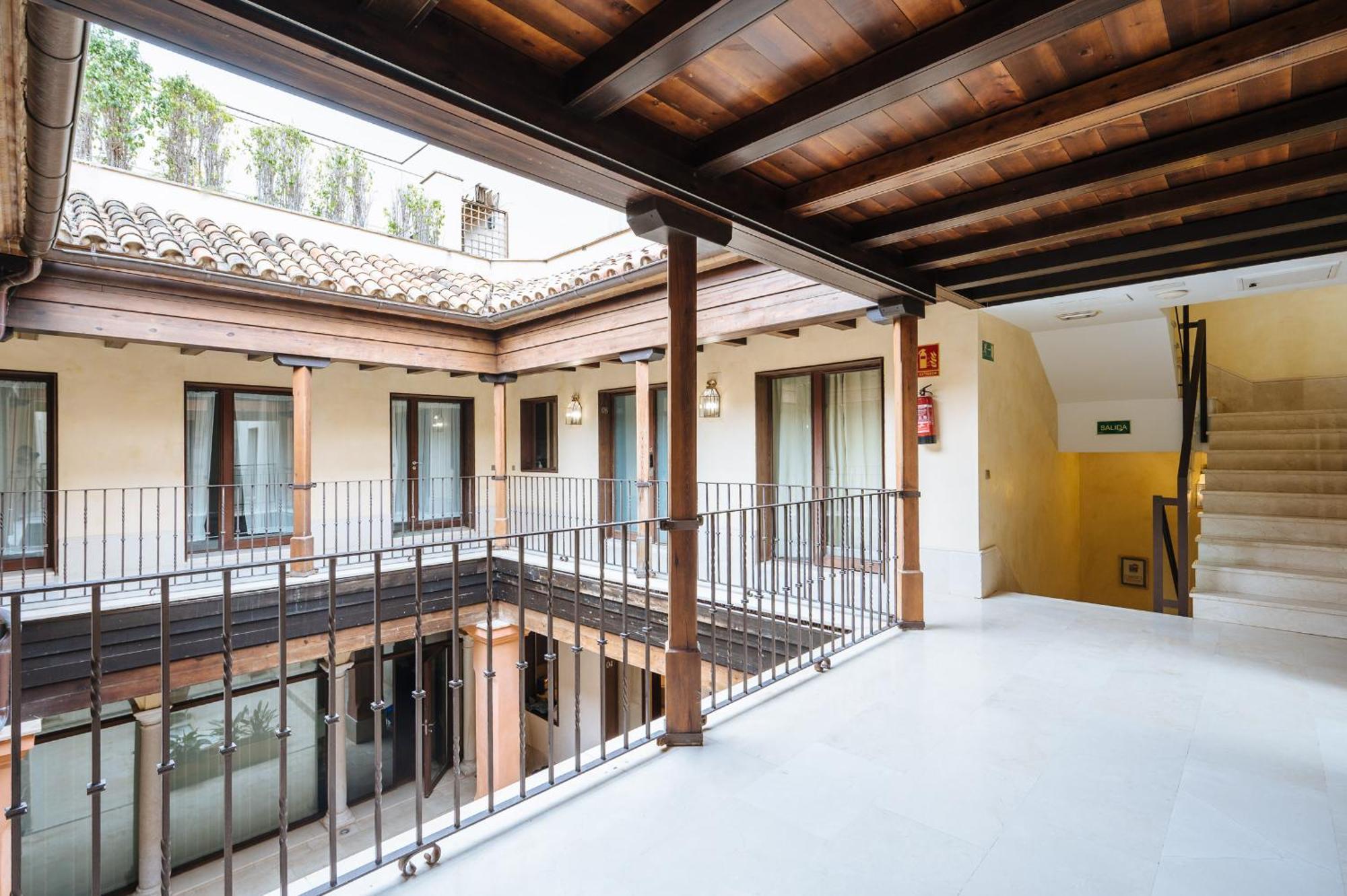 Apartamentos La Vistosona Seville Exterior photo