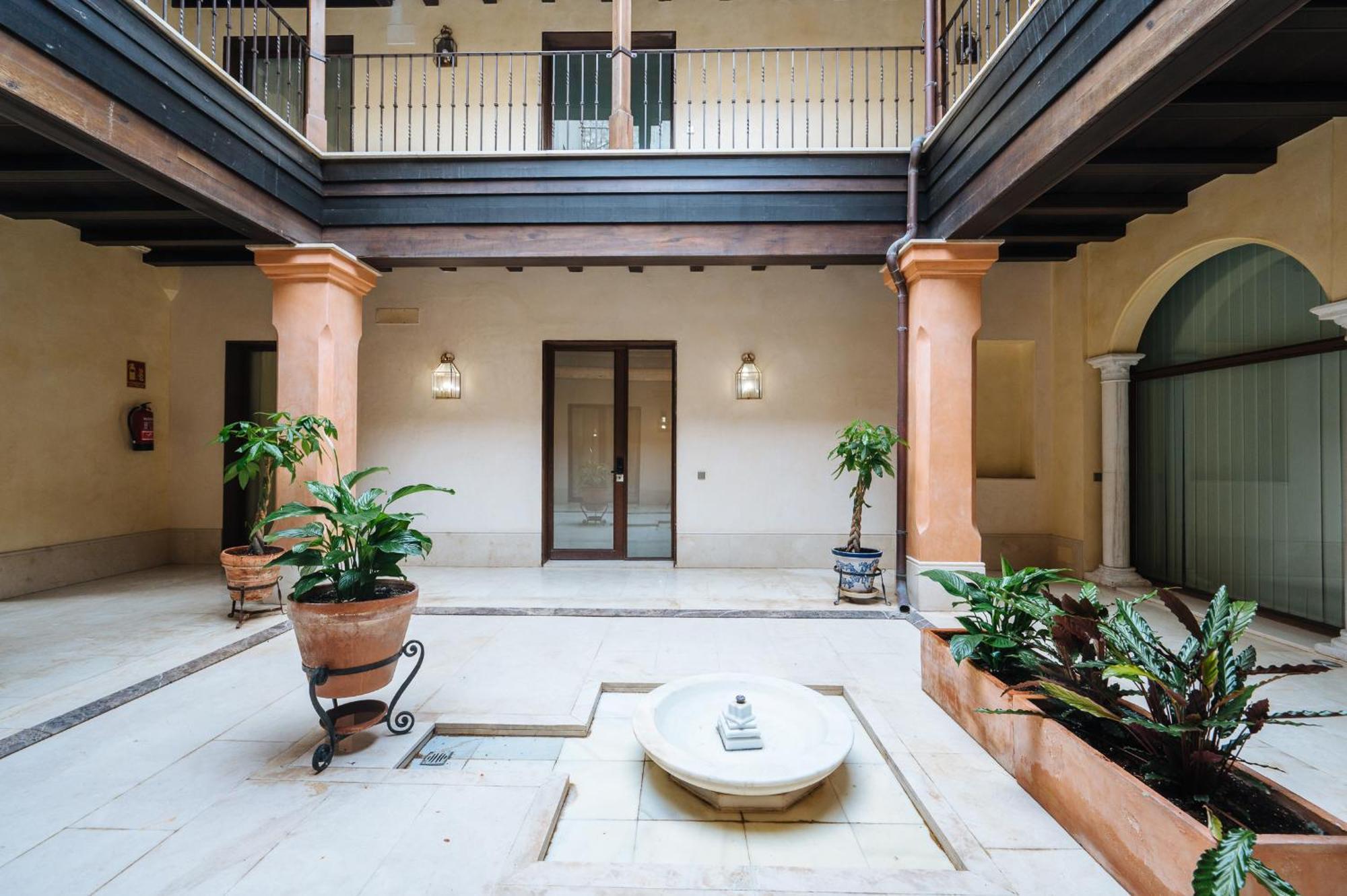 Apartamentos La Vistosona Seville Exterior photo