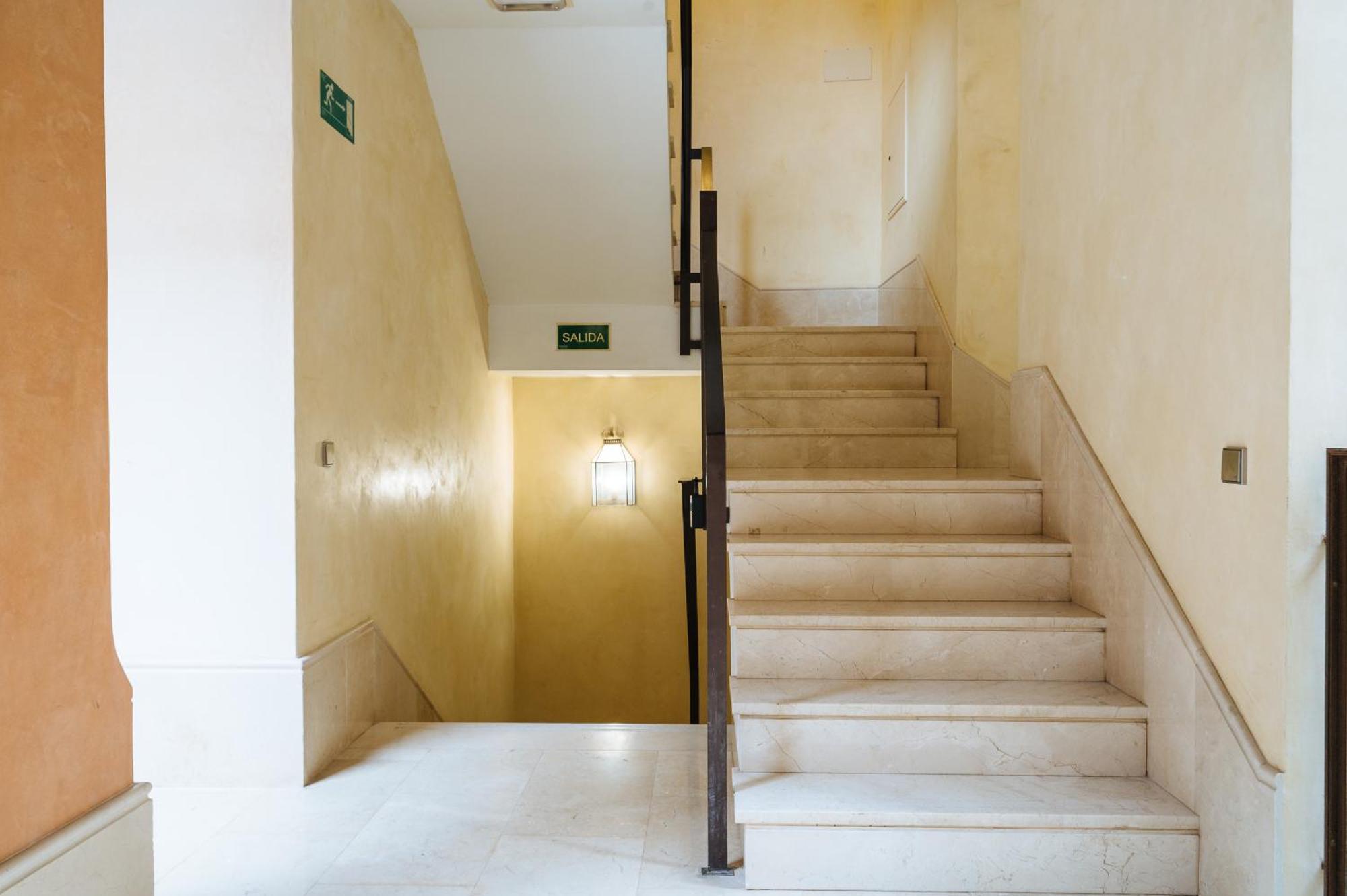 Apartamentos La Vistosona Seville Exterior photo